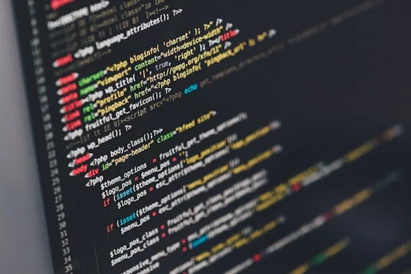 Pantalla con código fuente en un editor
